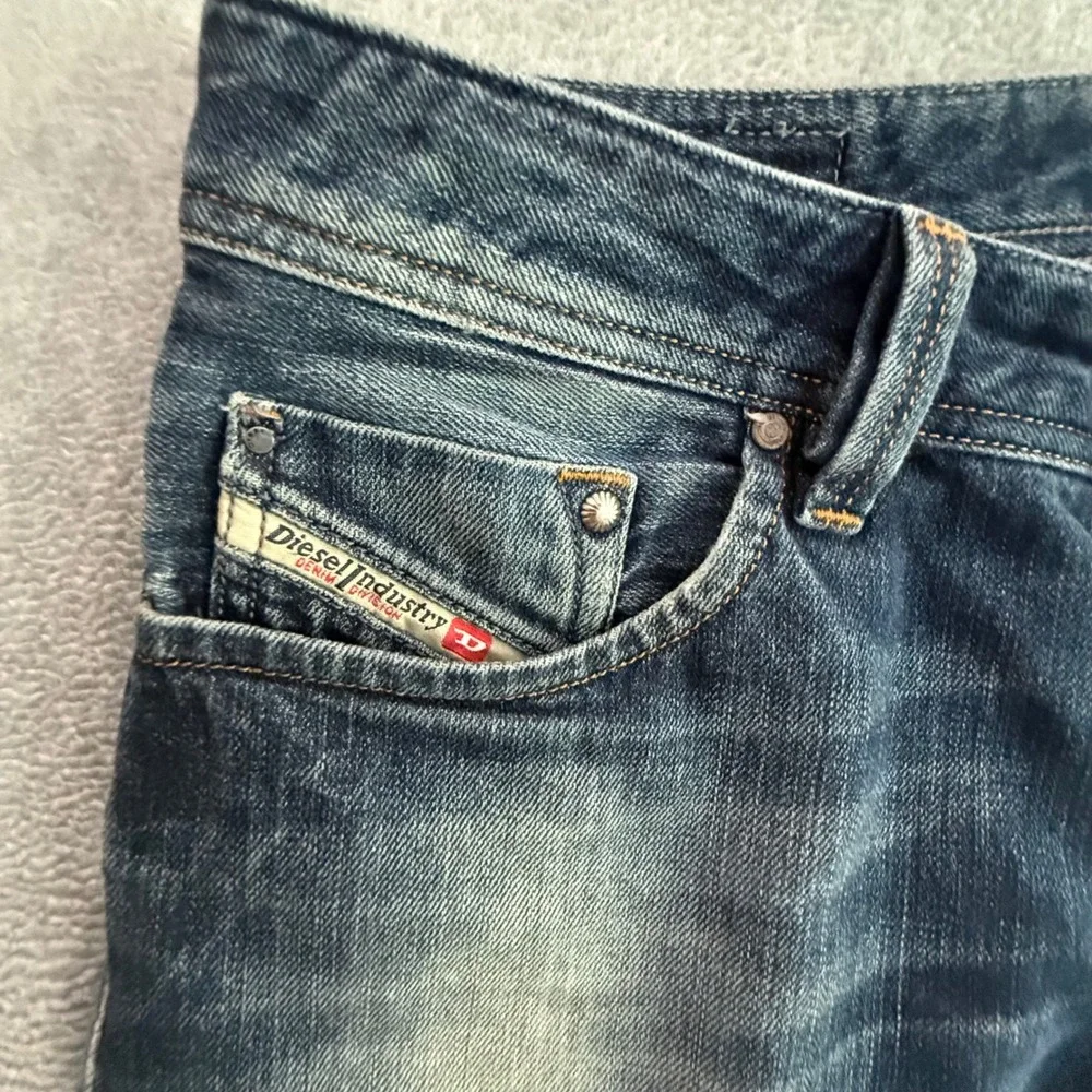 Diesel Larkee Mens 30x32 Regular Straight Jeans Blue Wash 008J4 Button Fly